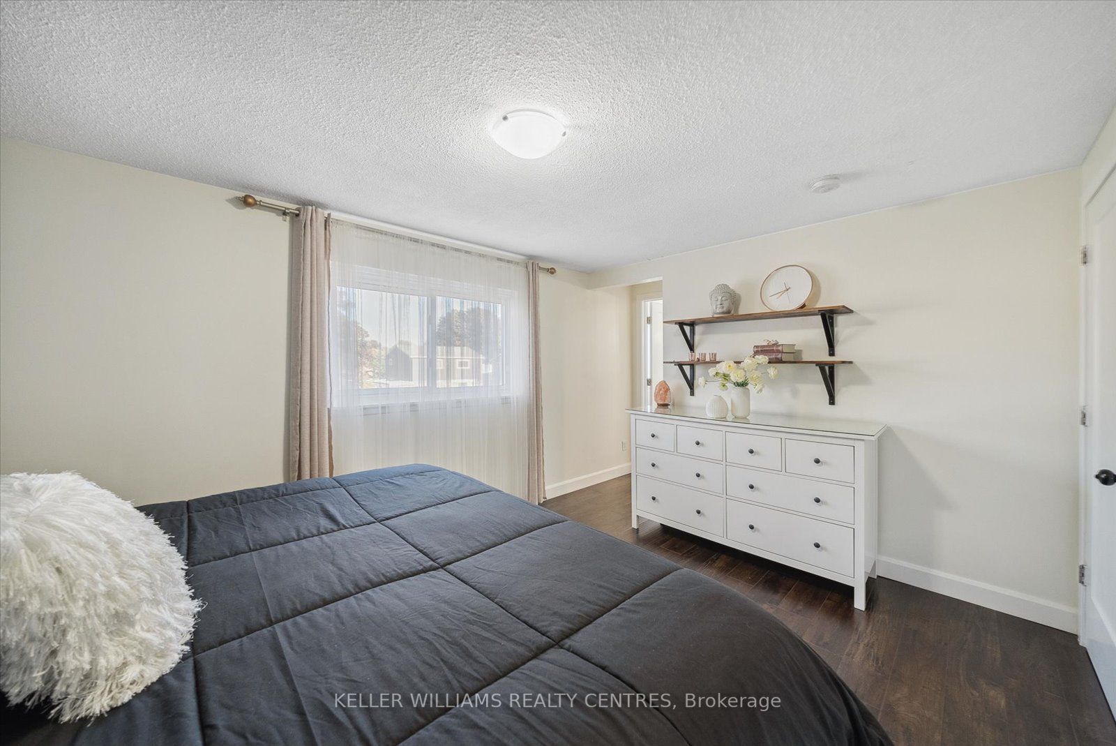 22 Roser Cres