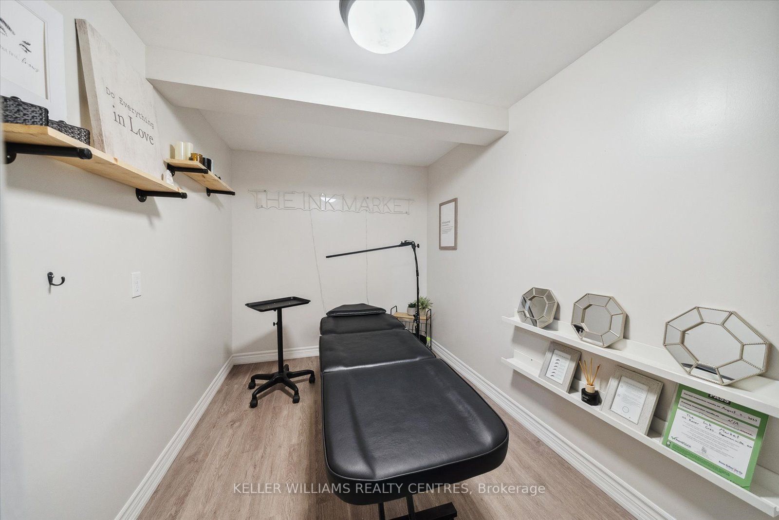 22 Roser Cres
