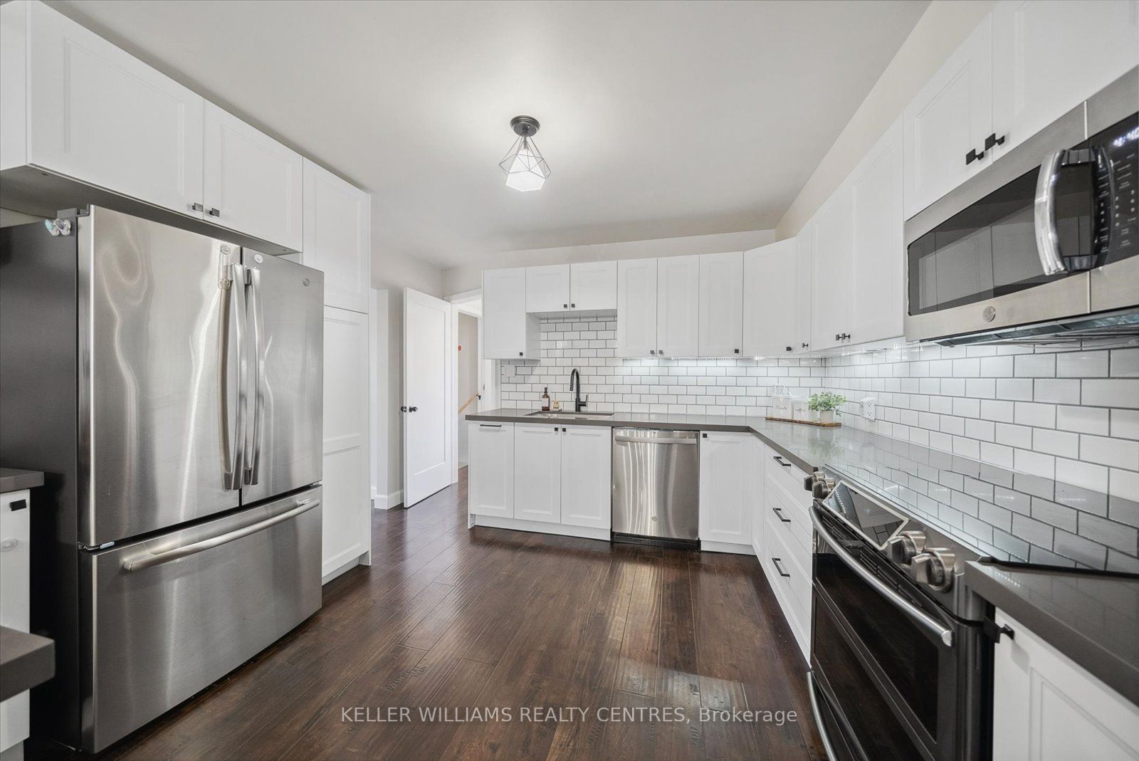 22 Roser Cres