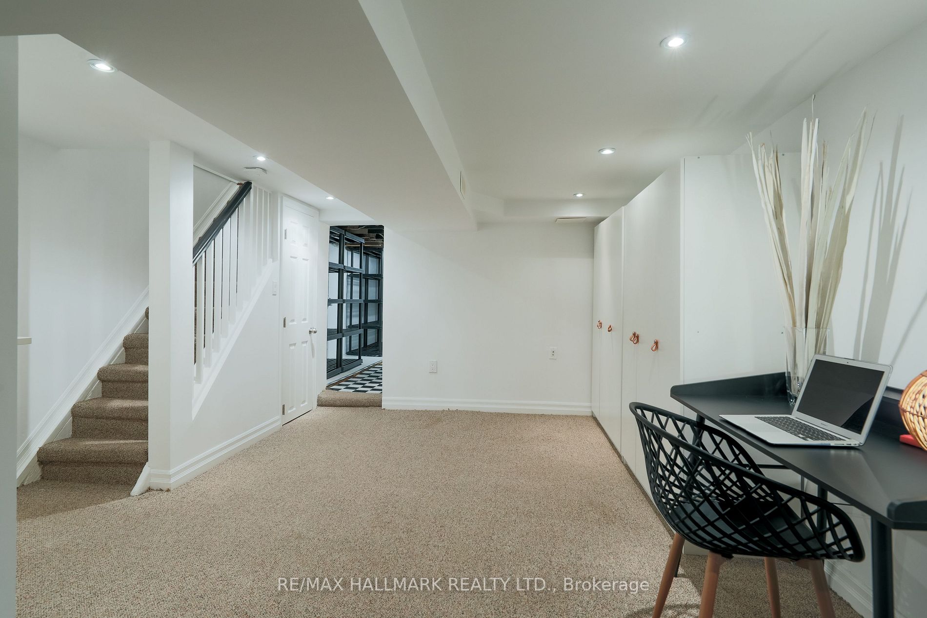 111 Victor Ave