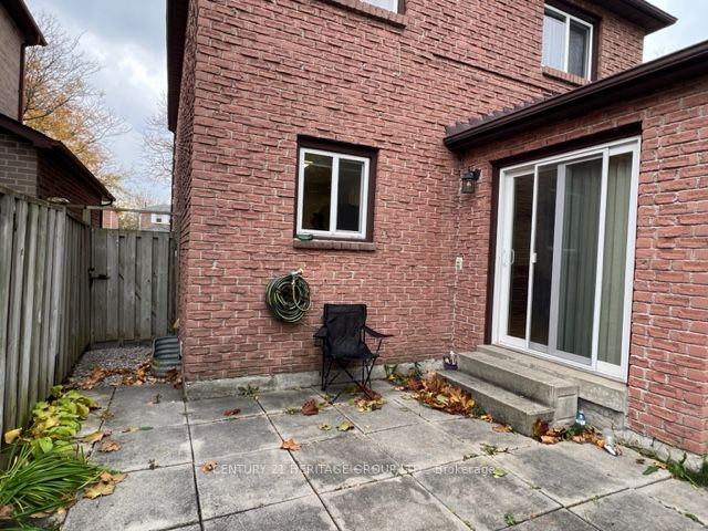 63 Barrett Cres
