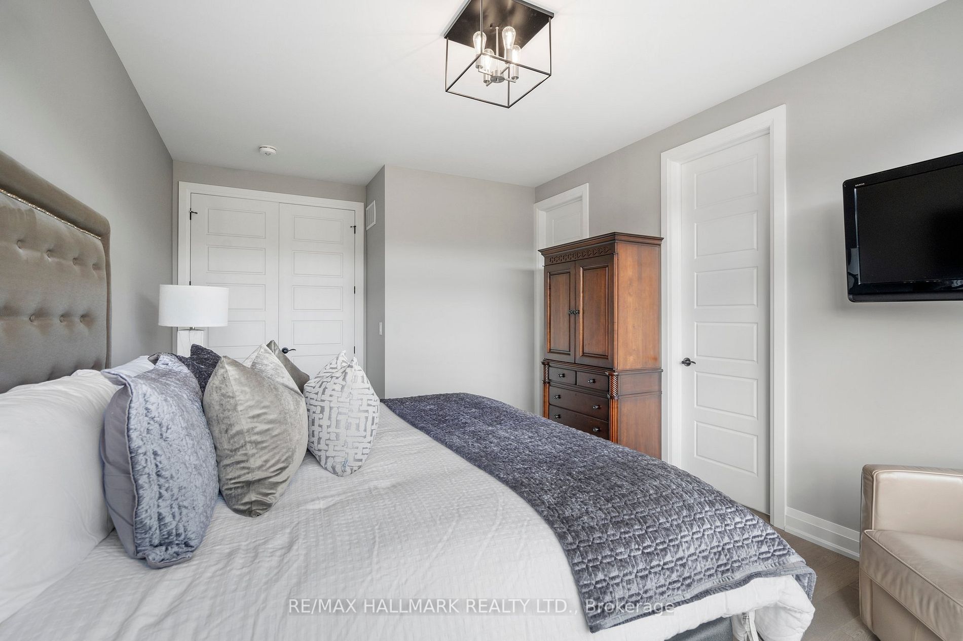 51 Charles Tilley Cres