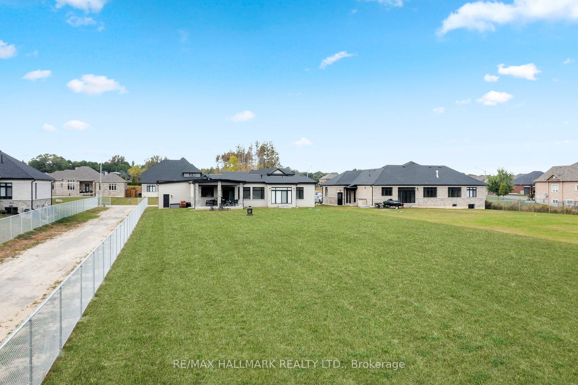 51 Charles Tilley Cres