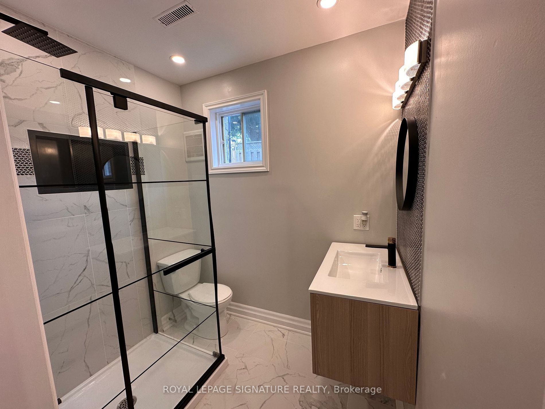 2 Whittington Crt, #Lower