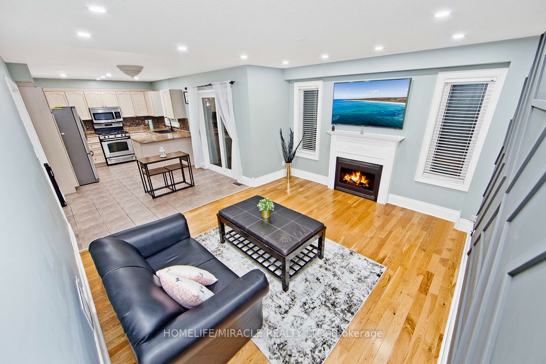 54 Sprucewood Cres