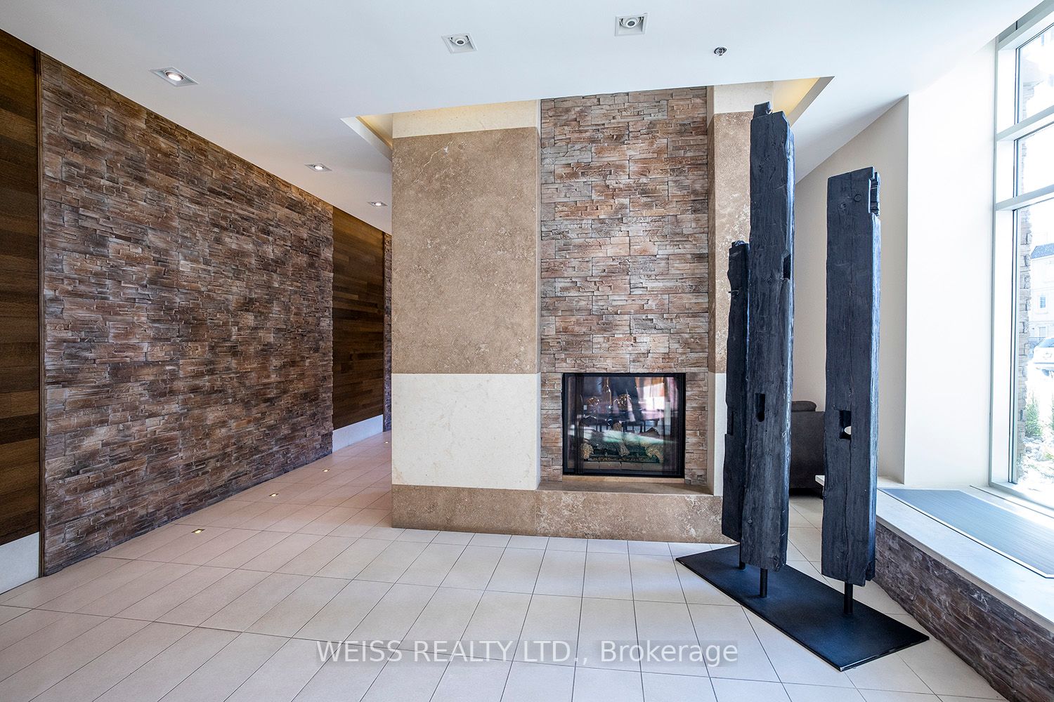 1235 Bayly St, #616