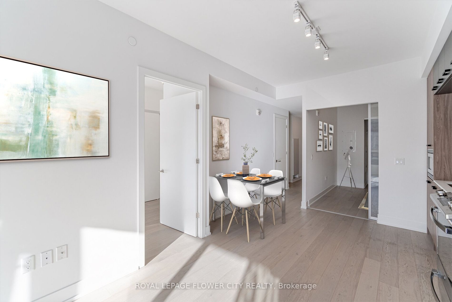 1331 Queen St E, #411