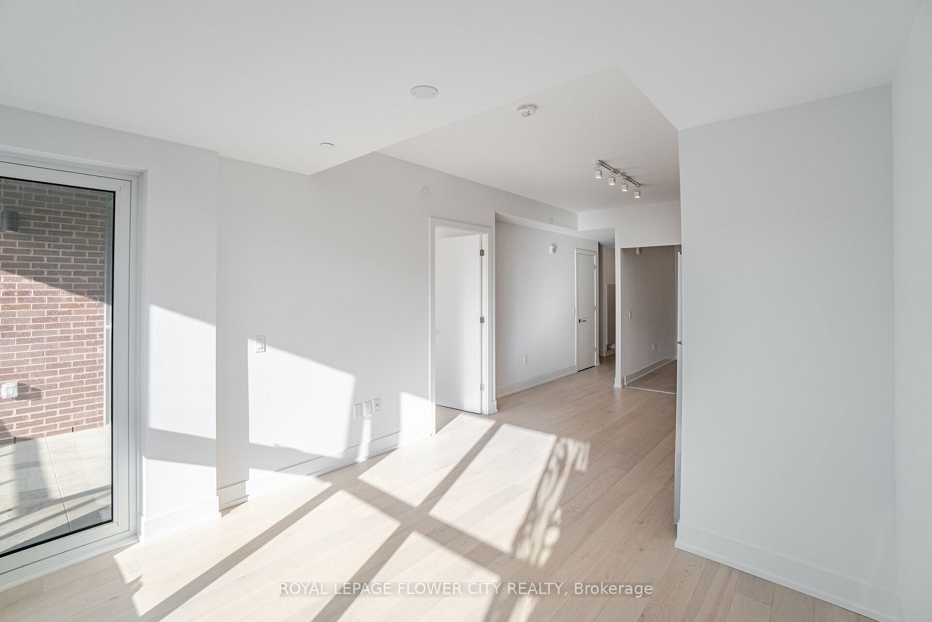 1331 Queen St E, #411