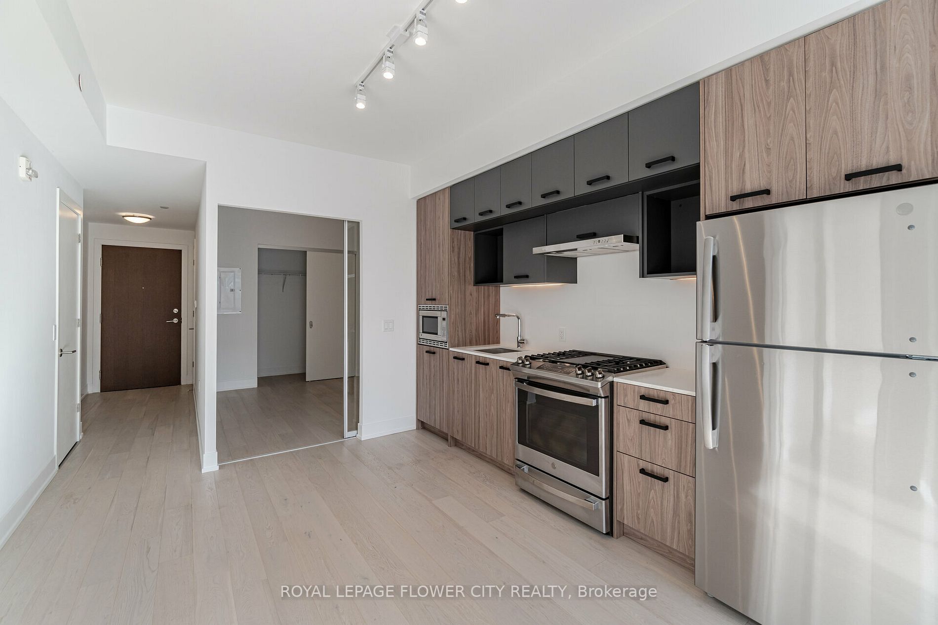 1331 Queen St E, #411