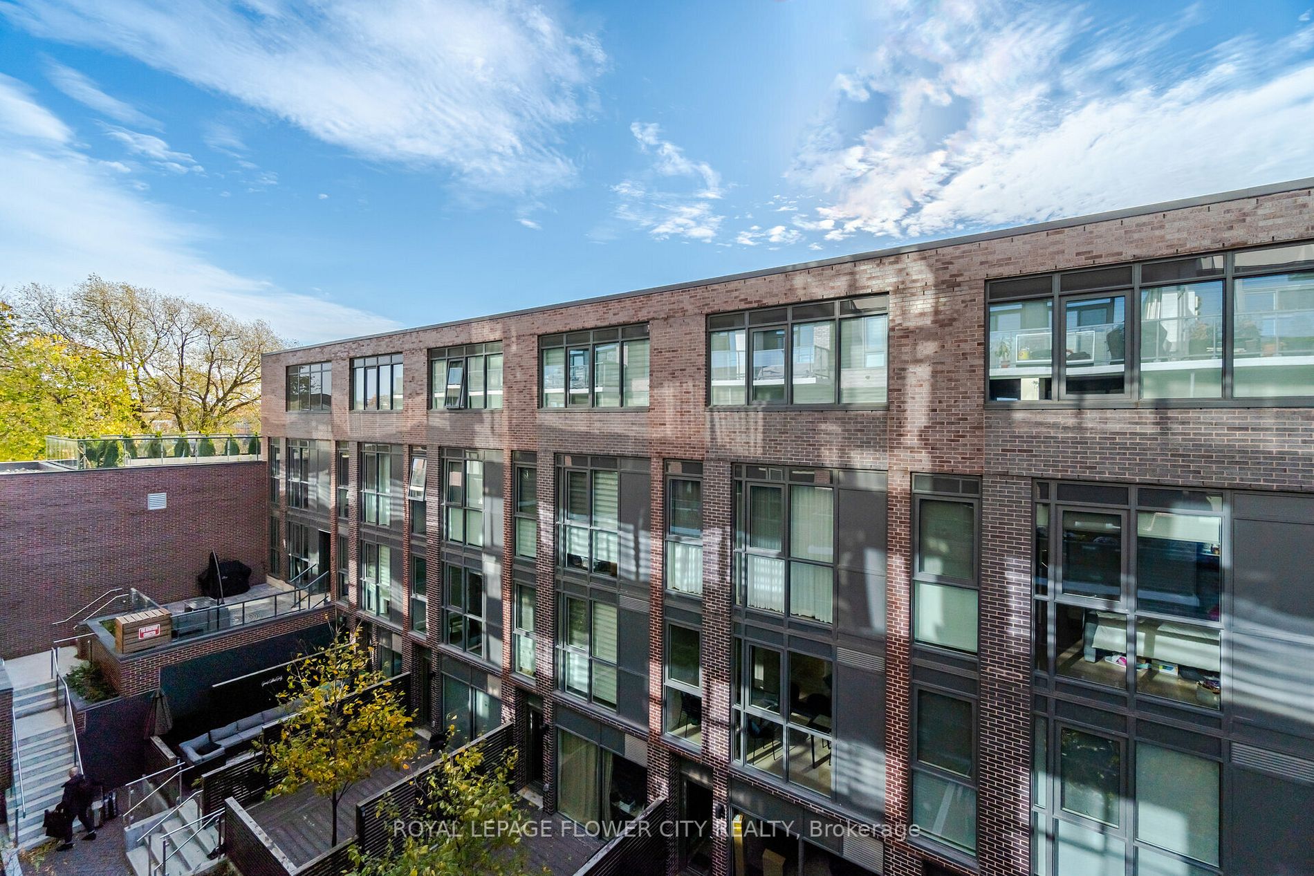1331 Queen St E, #411