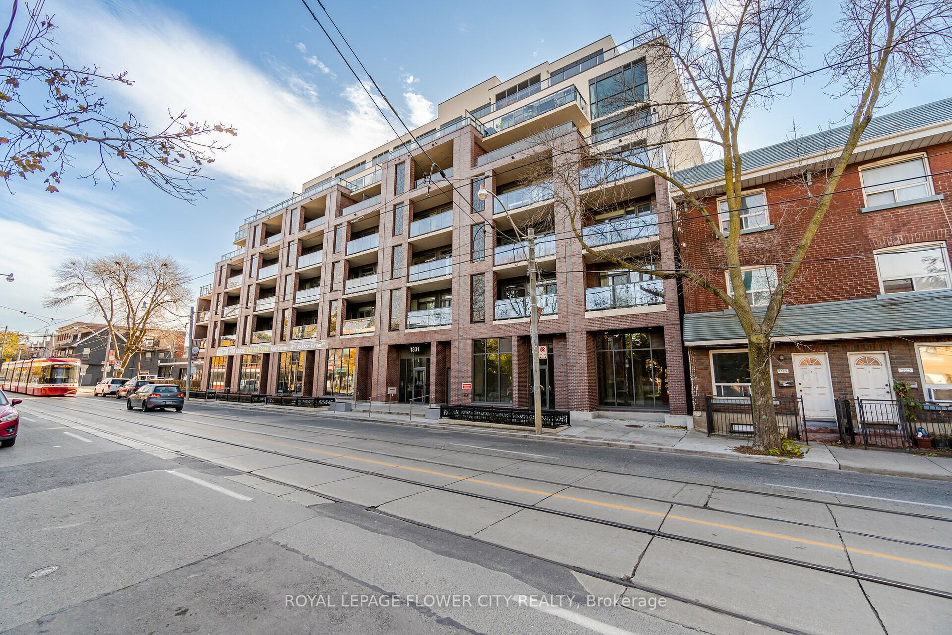 1331 Queen St E, #411