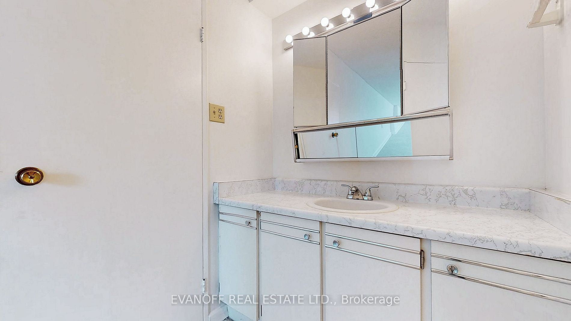 121 Ling Rd, #207