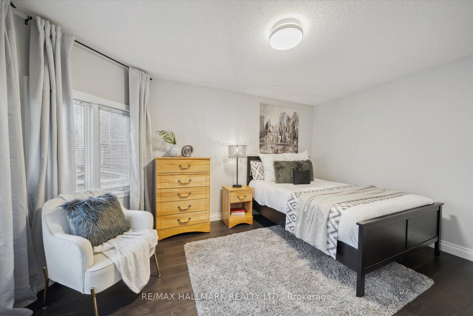 12 Mortimer Cres