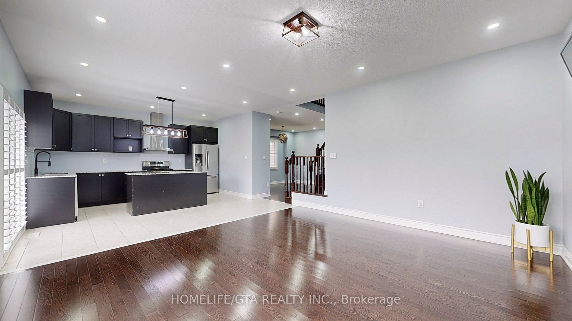 30 Raithby Cres