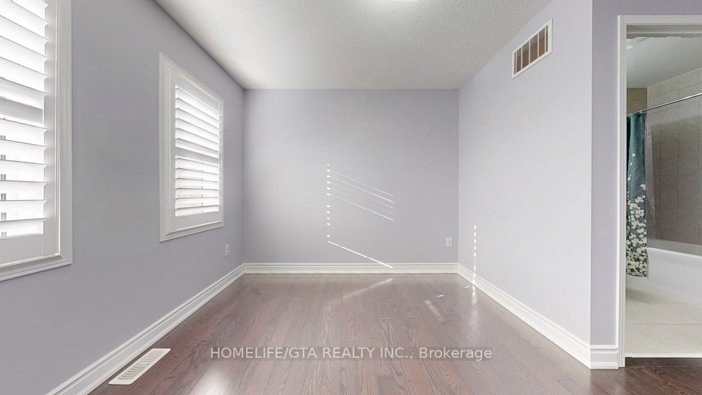 30 Raithby Cres