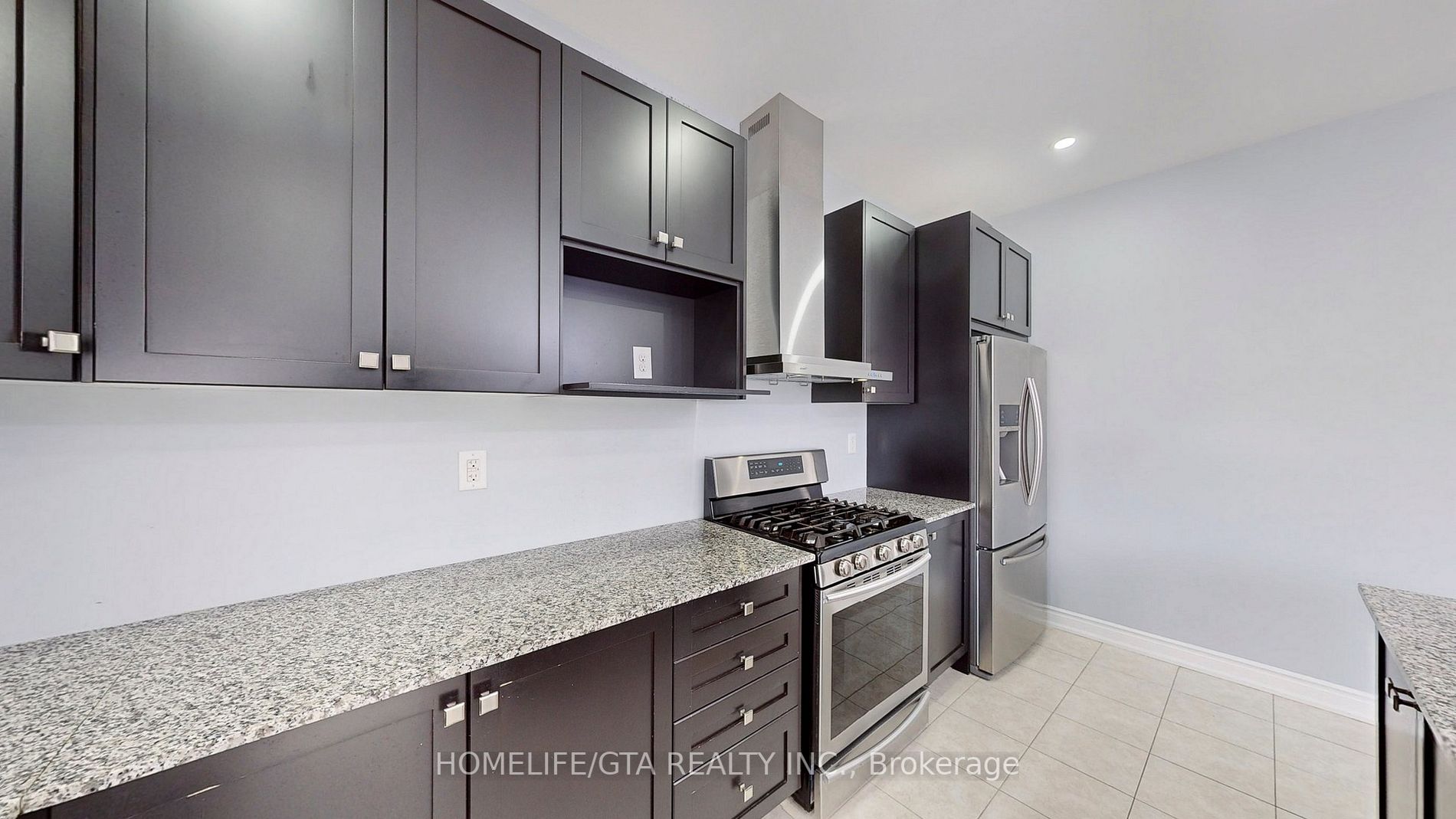30 Raithby Cres