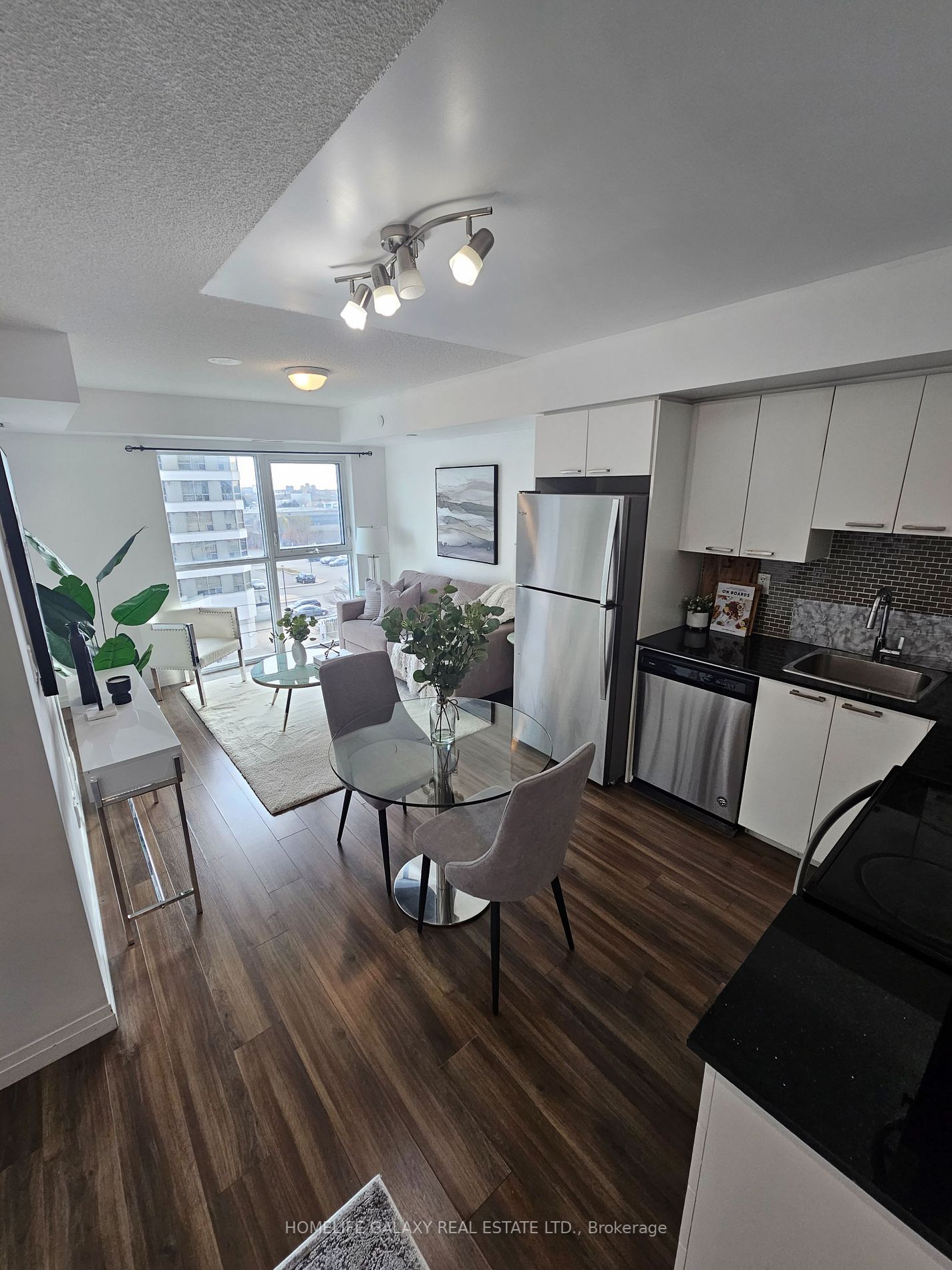 2152 Lawrence Ave E, #607