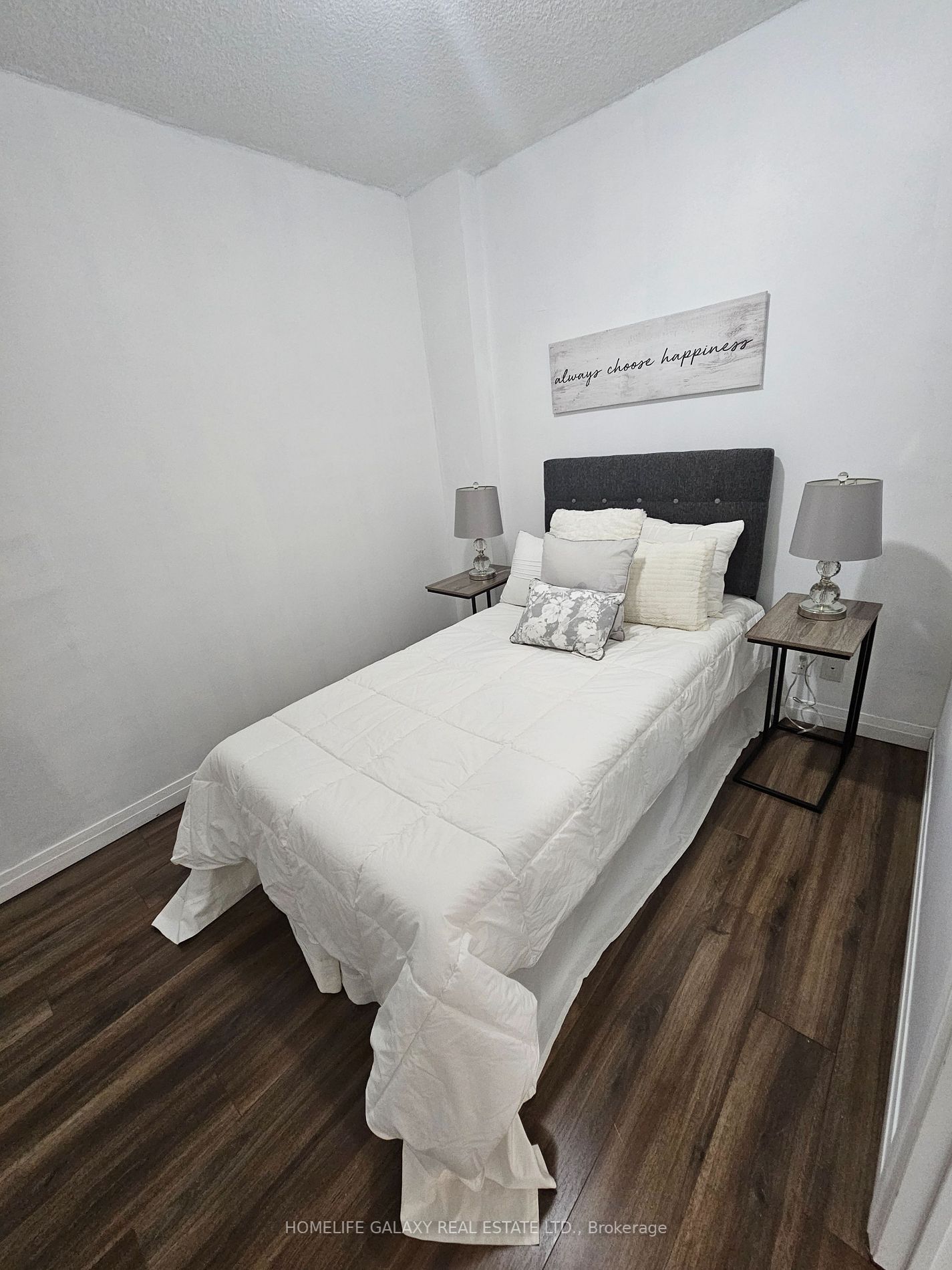 2152 Lawrence Ave E, #607
