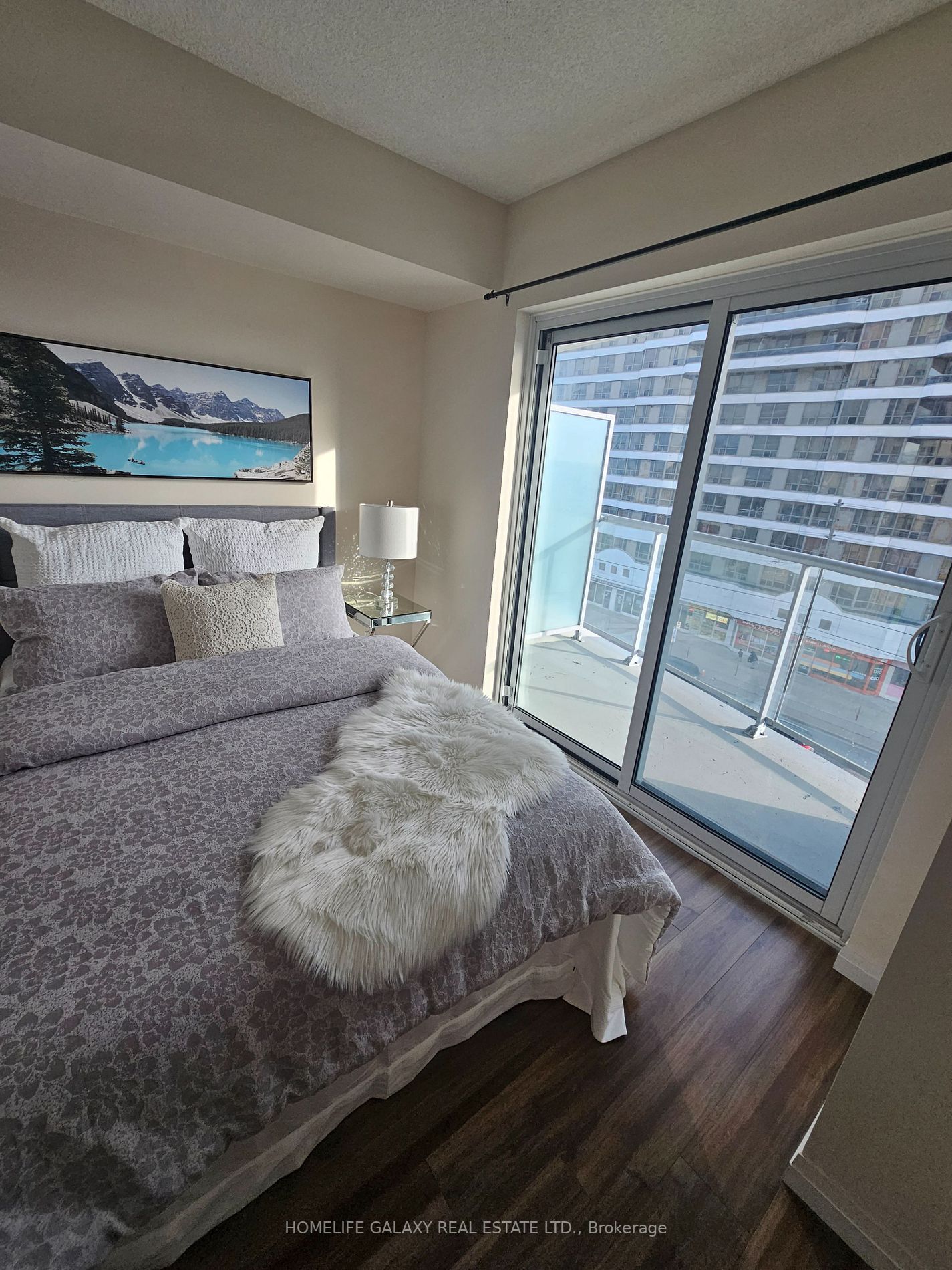 2152 Lawrence Ave E, #607