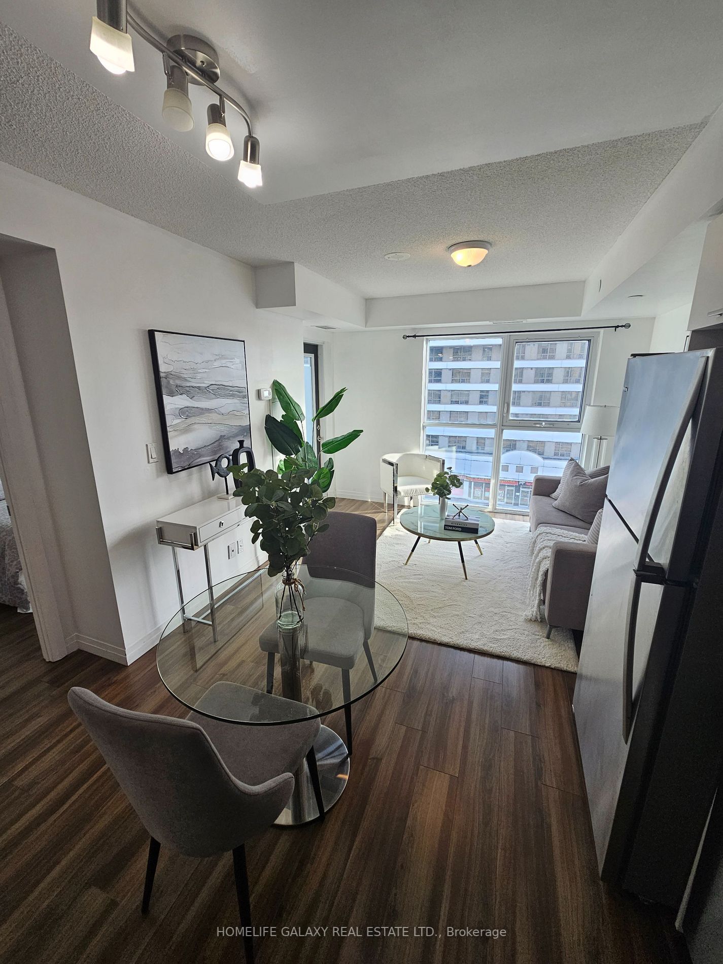 2152 Lawrence Ave E, #607