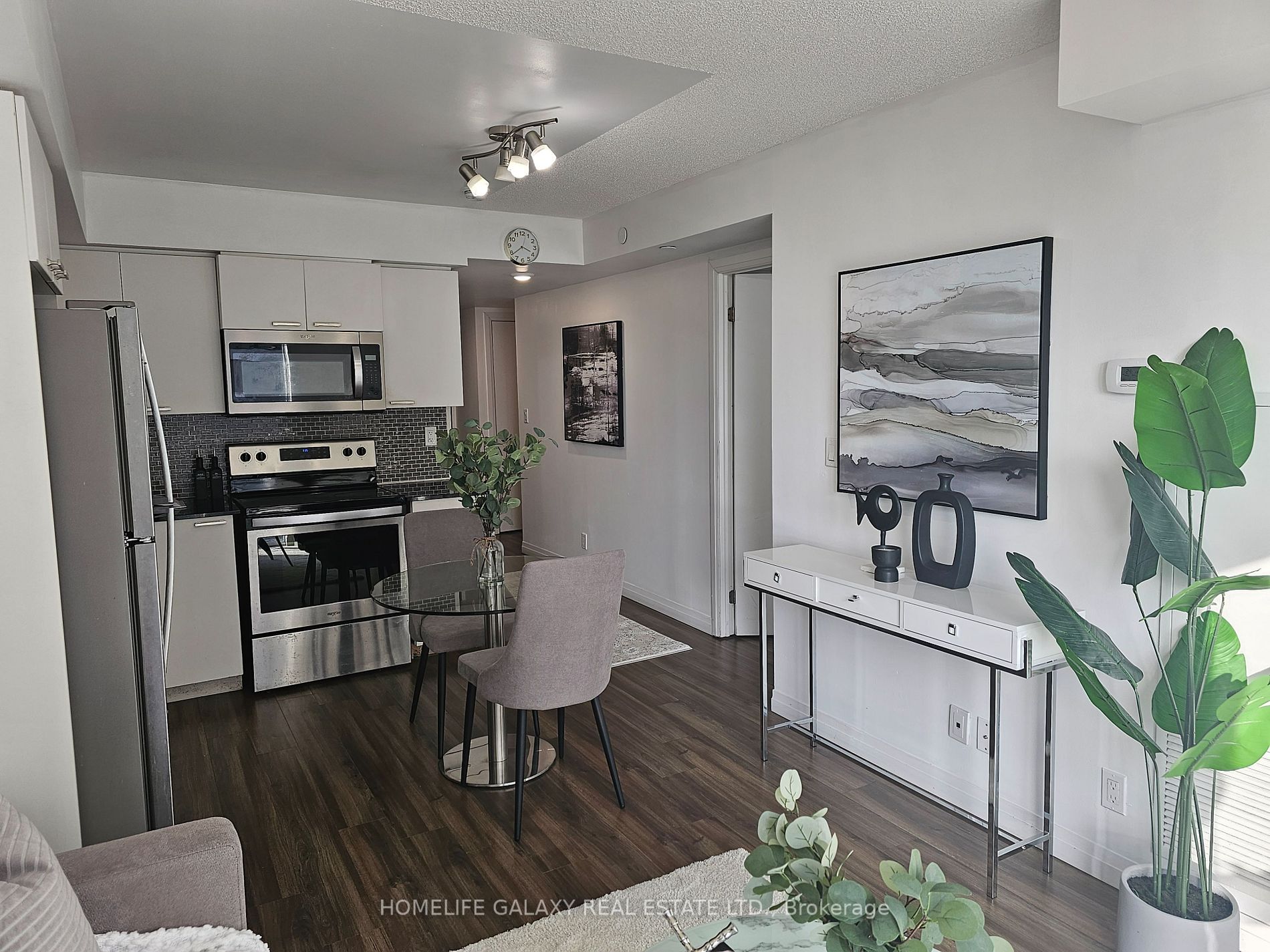 2152 Lawrence Ave E, #607
