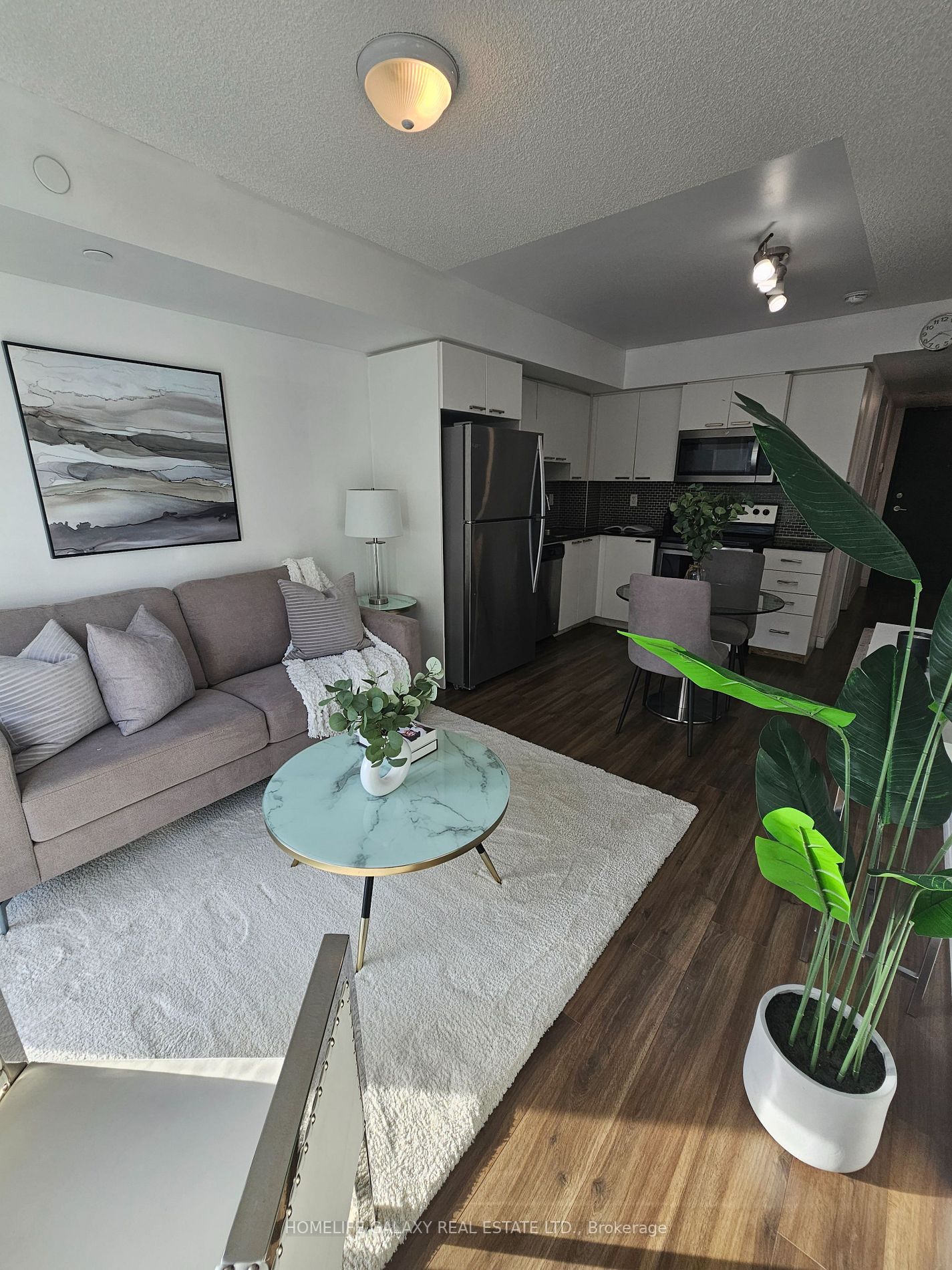 2152 Lawrence Ave E, #607