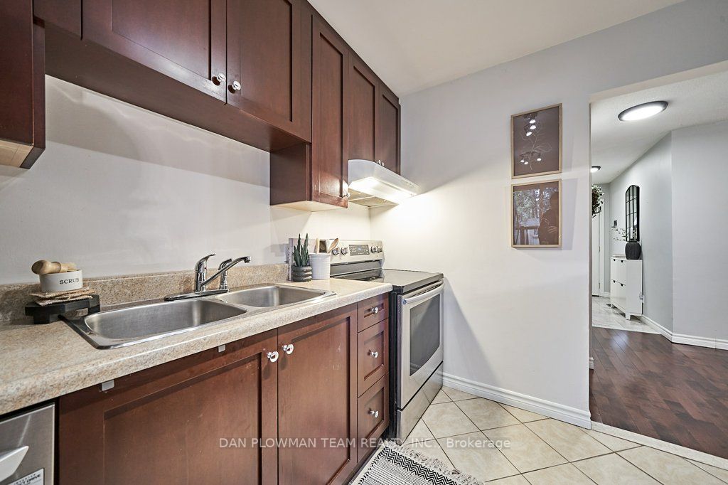 98 Greenfield Cres