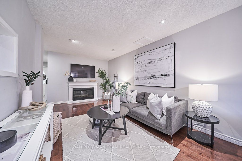 98 Greenfield Cres