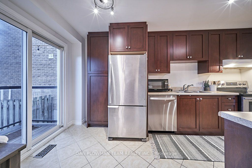 98 Greenfield Cres