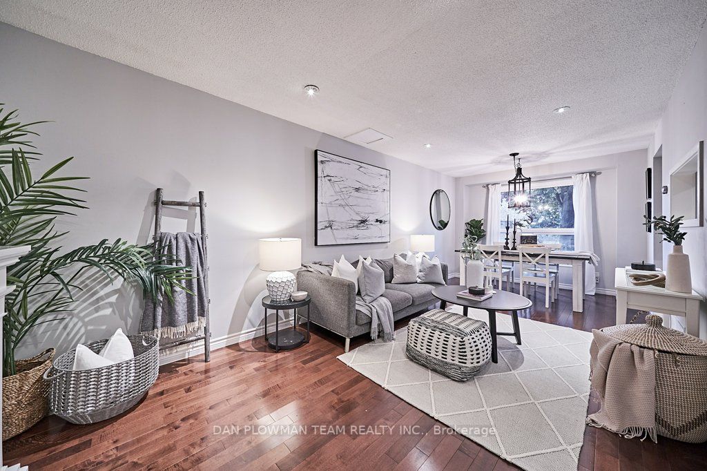 98 Greenfield Cres