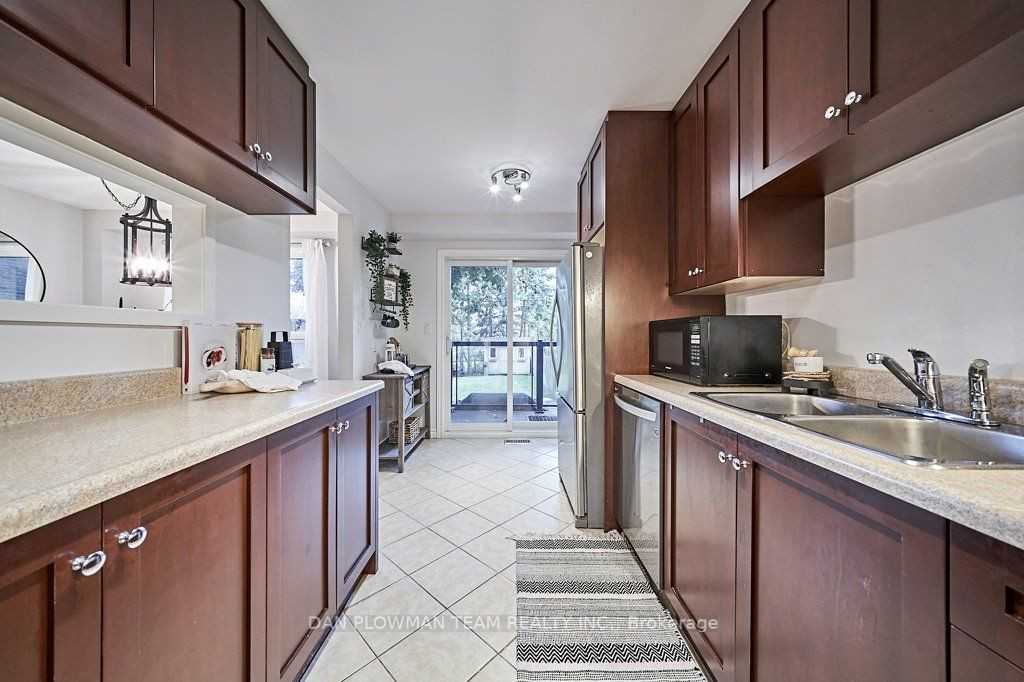 98 Greenfield Cres