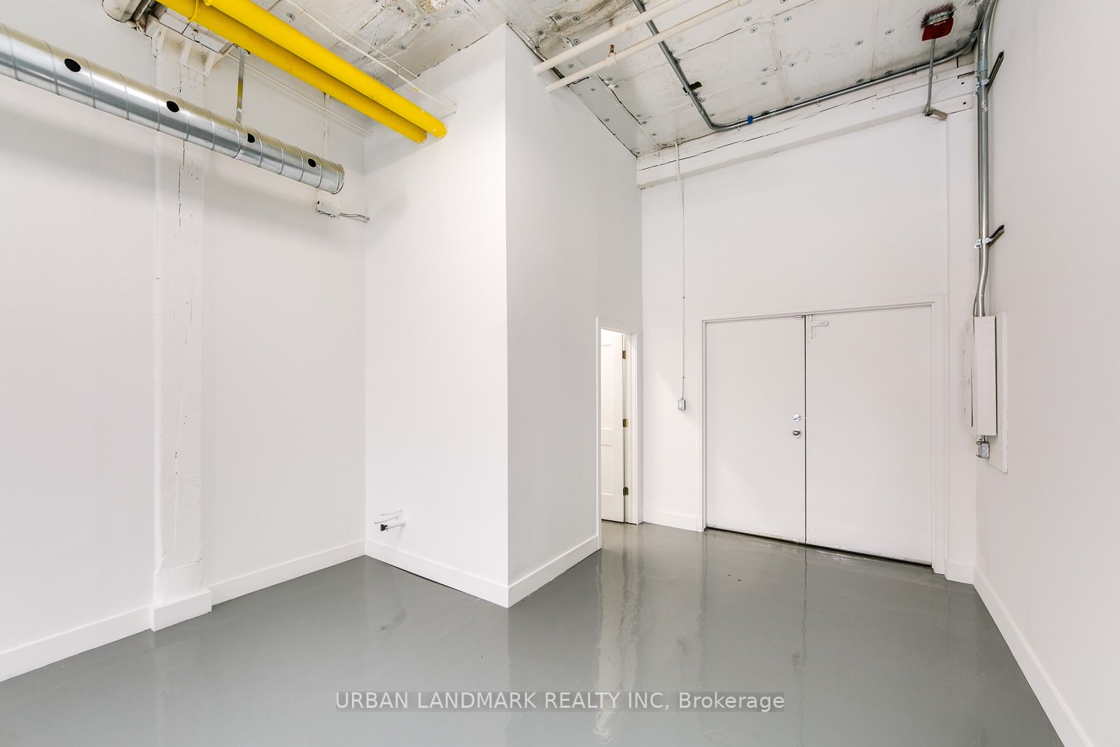 302 Carlaw Ave, #113