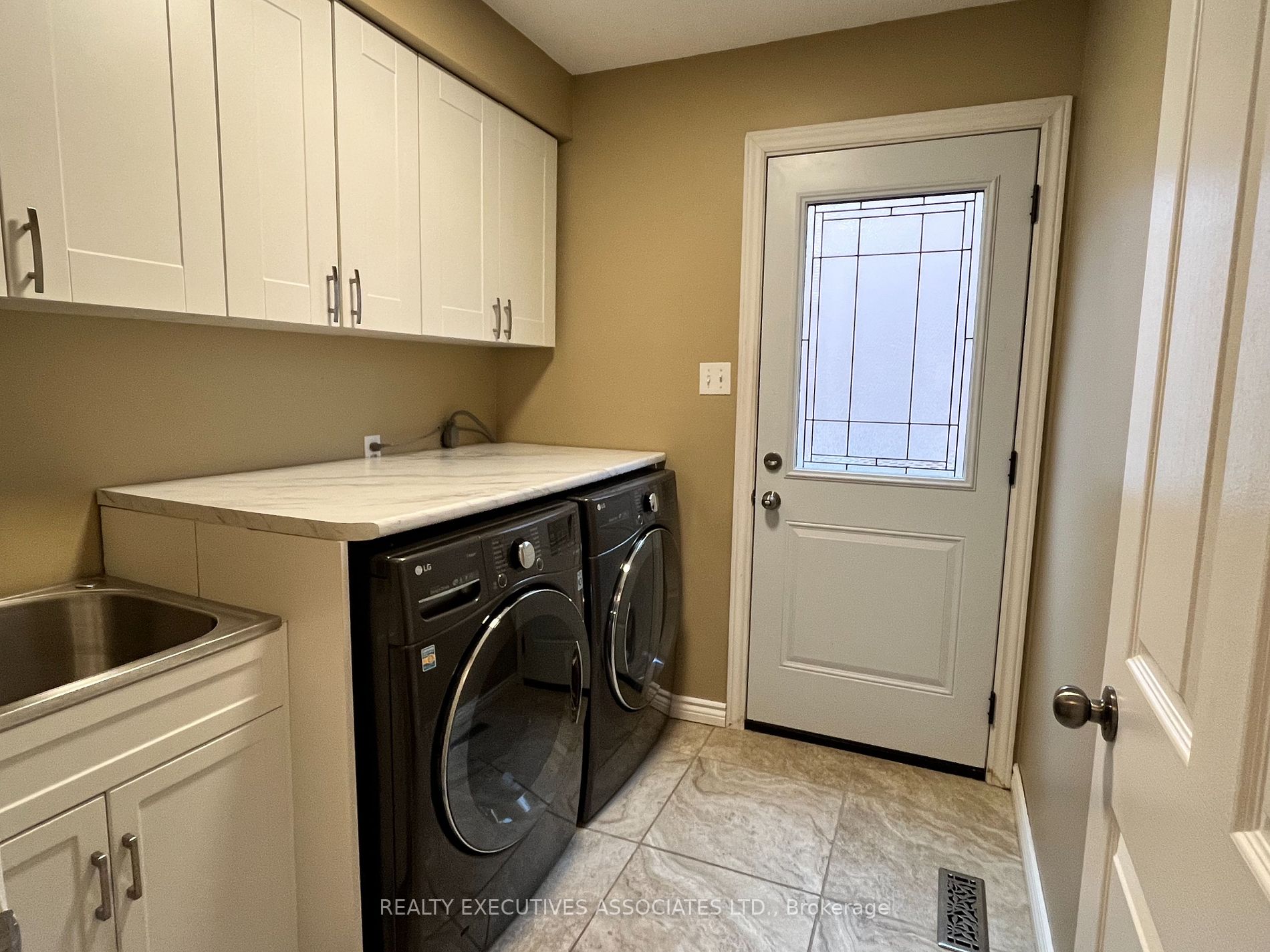 26 Hialeah Cres