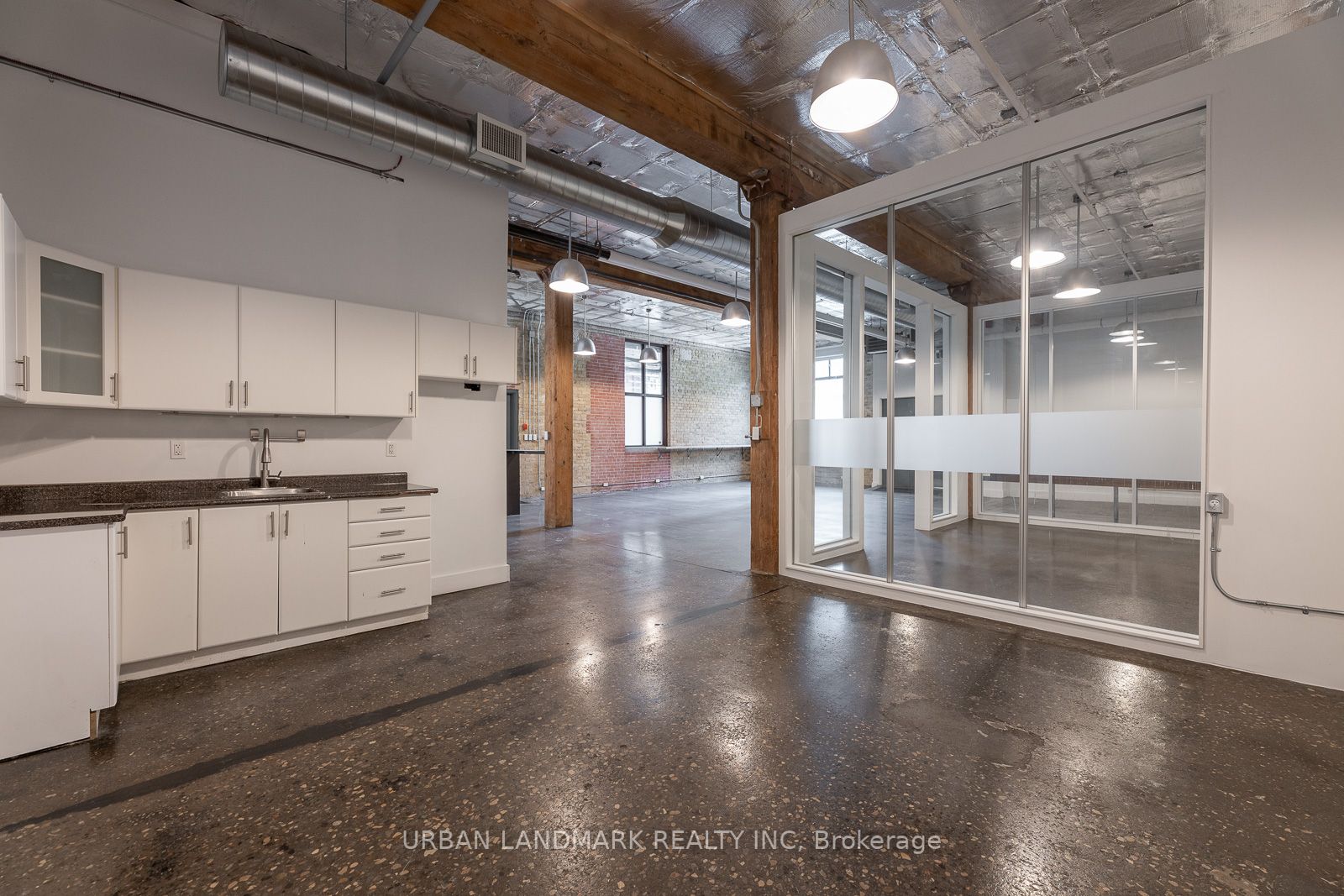 262 Carlaw Ave, #102
