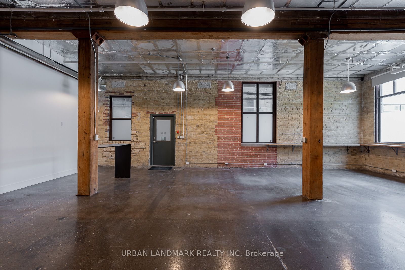 262 Carlaw Ave, #102