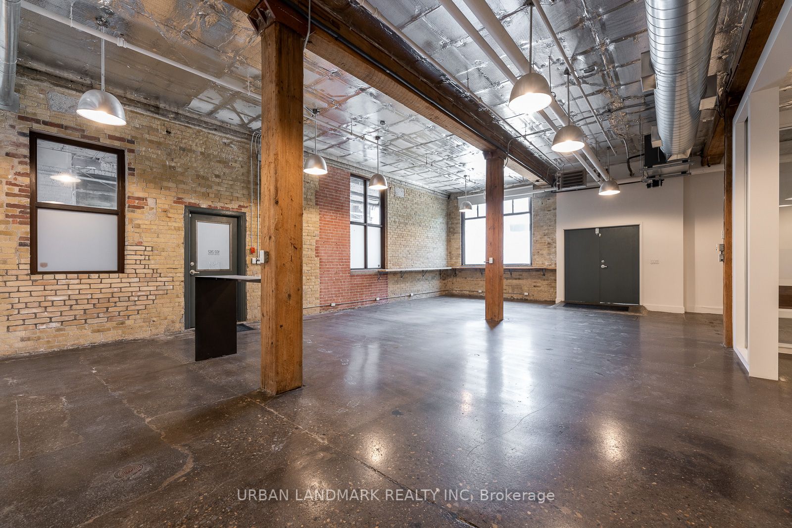 262 Carlaw Ave, #102