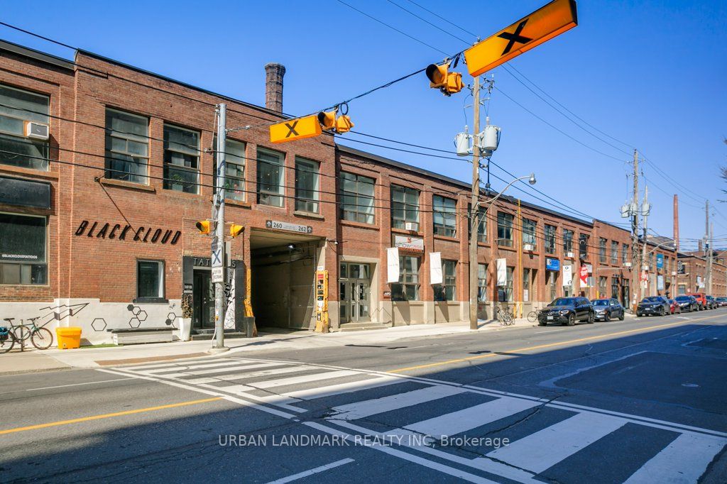 262 Carlaw Ave, #102