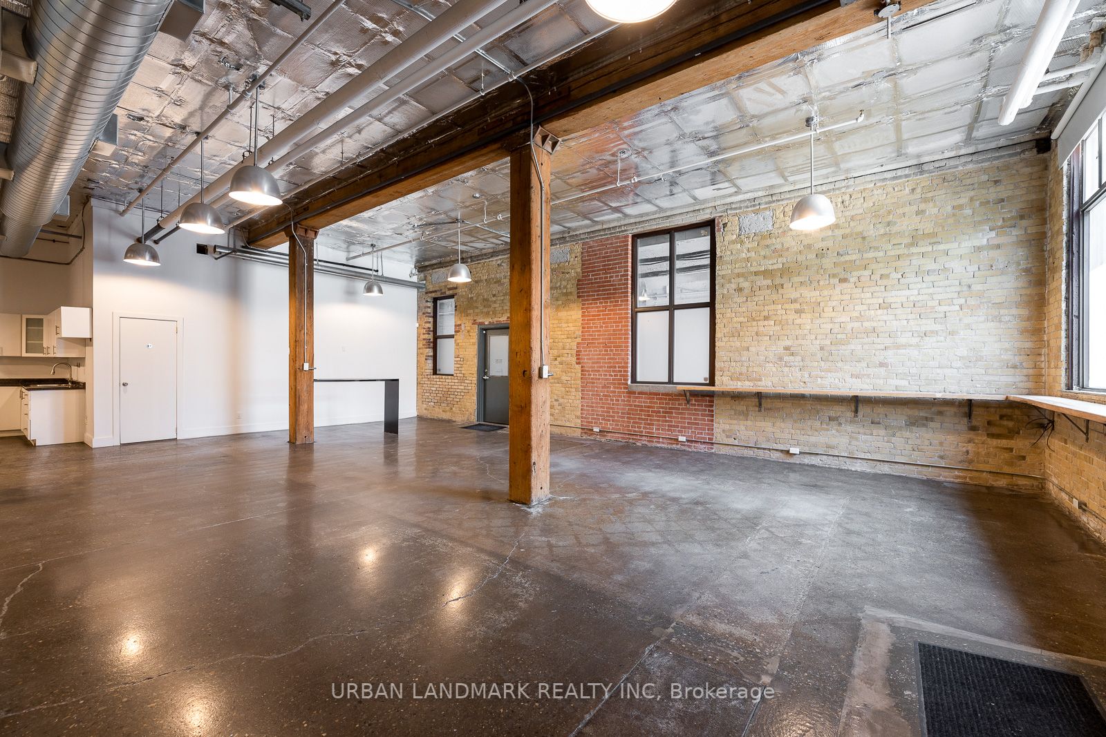 262 Carlaw Ave, #102
