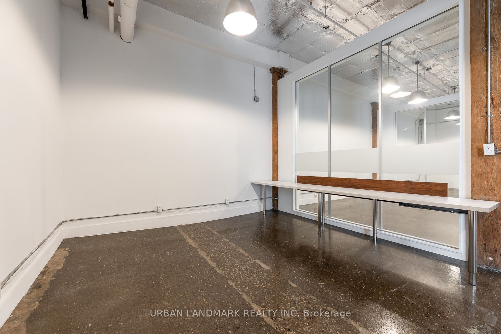 262 Carlaw Ave, #102