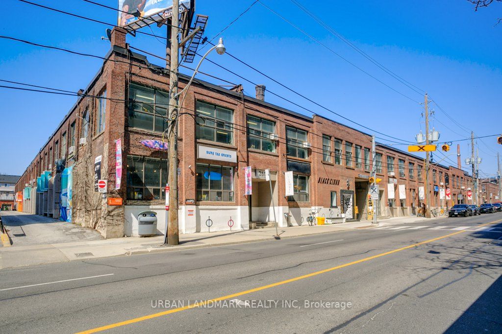 262 Carlaw Ave, #102