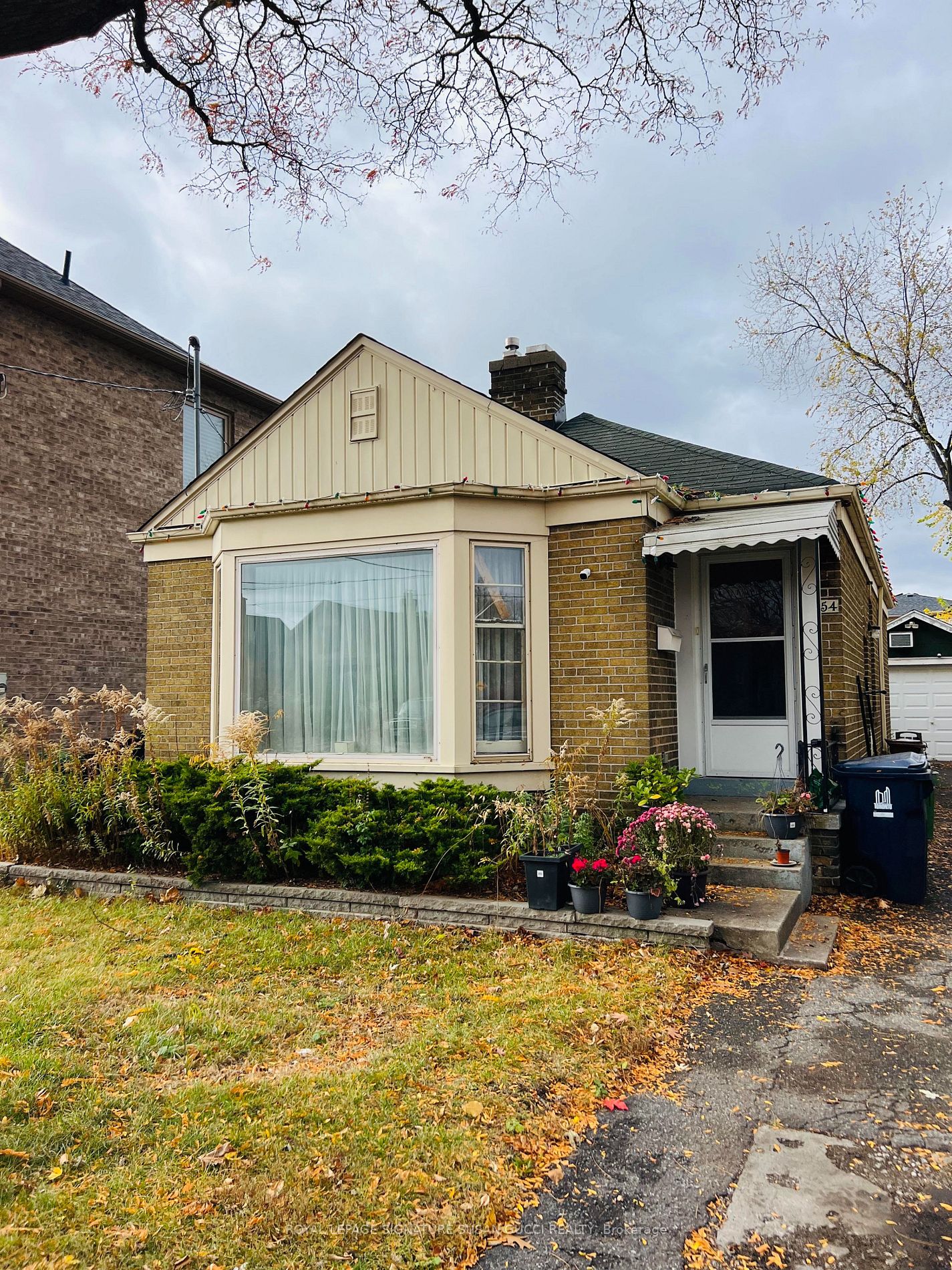 54 Athlone Rd