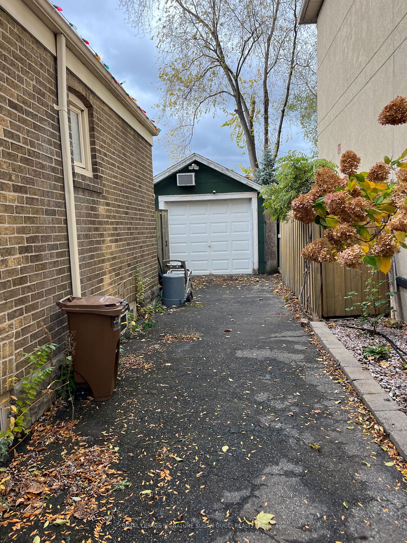 54 Athlone Rd
