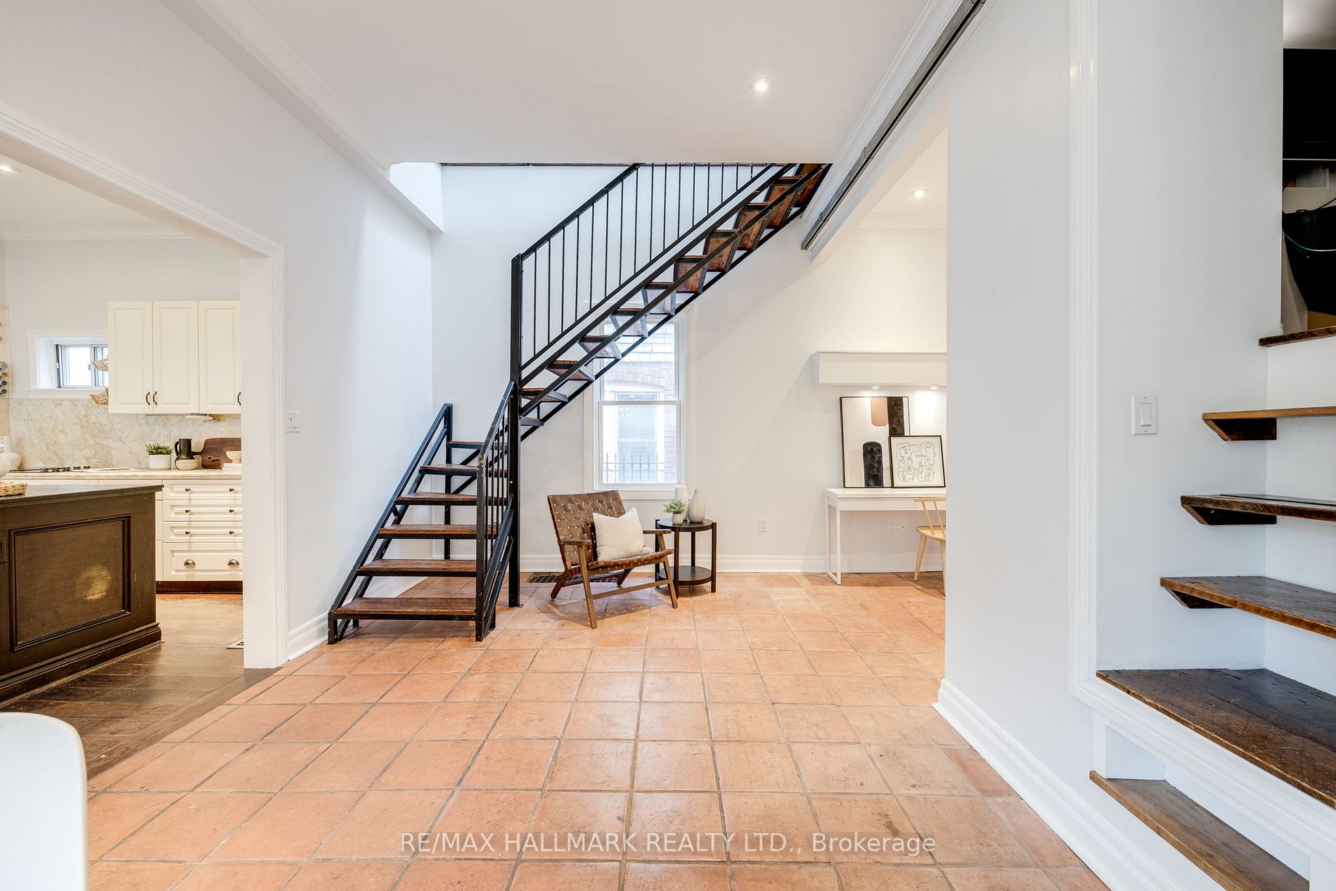 12 Hiltz Ave