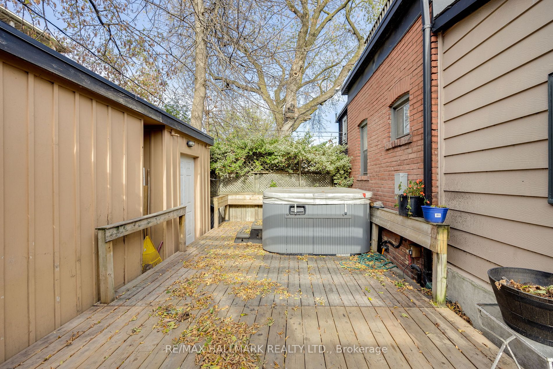 12 Hiltz Ave