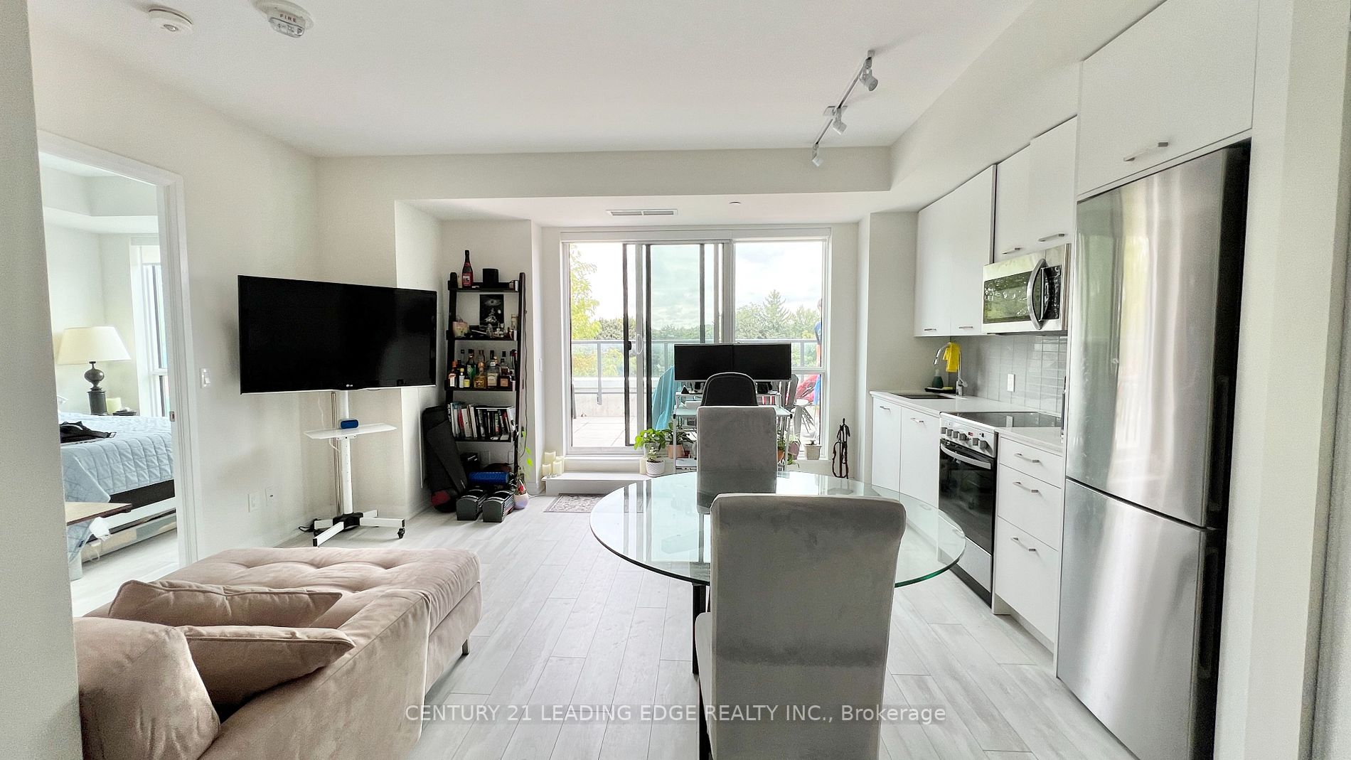 1630 Queen St E, #601