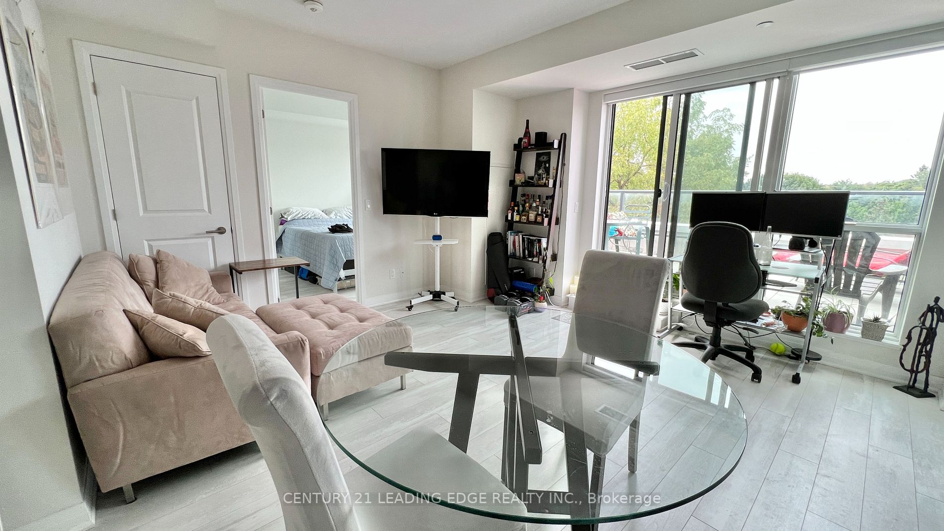 1630 Queen St E, #601
