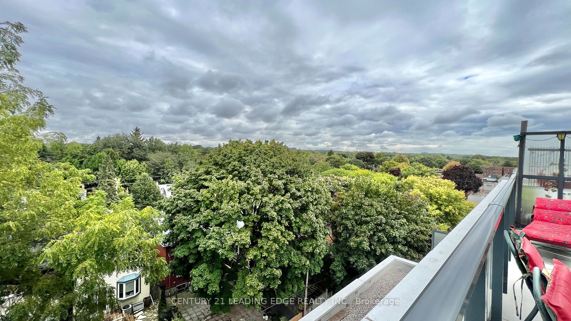 1630 Queen St E, #601