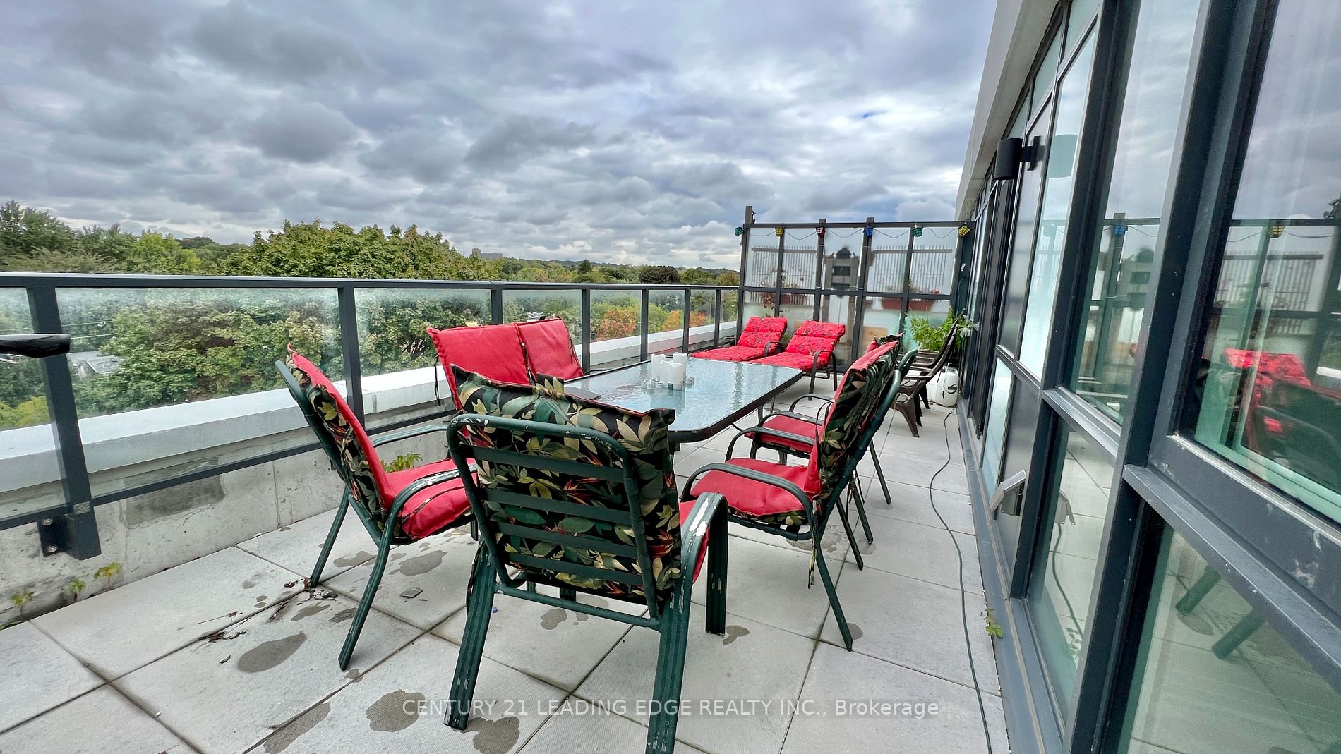 1630 Queen St E, #601