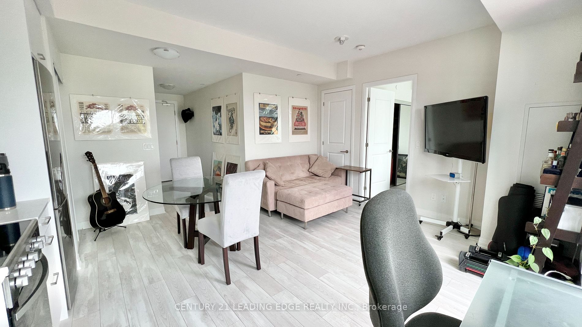 1630 Queen St E, #601