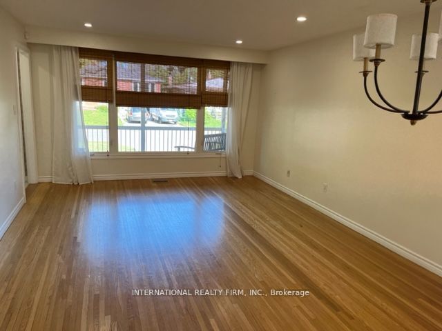 806 Fairview Ave
